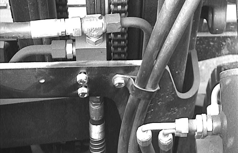 3 IDCD018P 8 NOTICE Place identification marks on all hydraulic connectors and hoses to assure proper