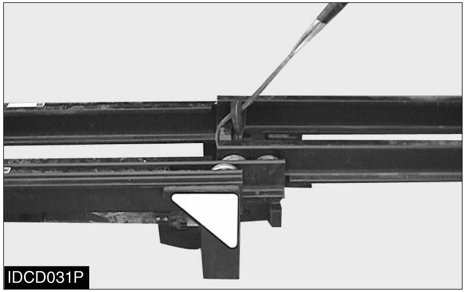 D. Inner Intermediate Mast Adjustment. Follow same procedure with above A~C. E. Lower Bearing Adjustment of Inner Mast IDCD040P 14.