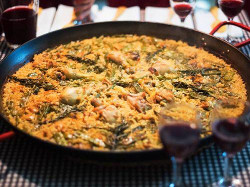 E PAELLA COACH: cooking a Spanish paella together the importance of the ingredients, the concept of too much and too Little. the leader and the group, the concept of sharing.