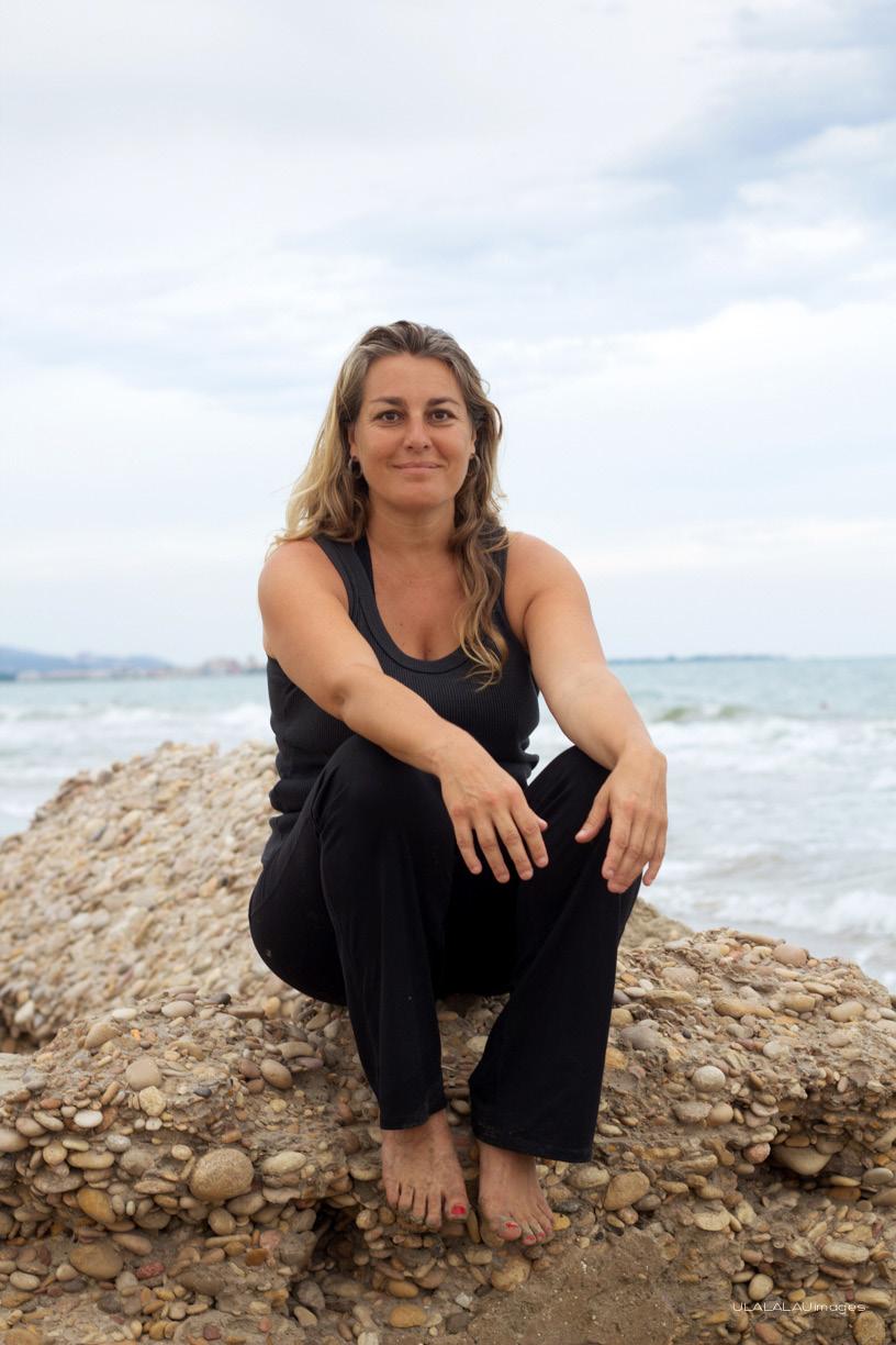 Bibiana Badenes is a Physical Therapist graduate of the University of Valencia, certified Advanced in the Rolfing Method of Structural Integration and a teacher of Rolf Movement Integration (USA).