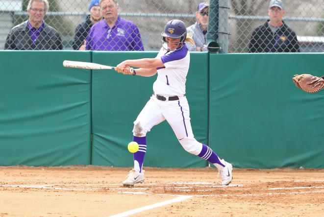 BRITTNEY ROBY BRITTNEY ROBY SENIOR OUTFIELD 5-7 KNOXVILLE, IOWA DMACC At-Bats: 5, last vs. Iowa State (4//8) Runs: 4 vs. Kennesaw State (/7/8) Hits: 4 vs. Kennesaw State (/7/8) RBI: 3 vs.