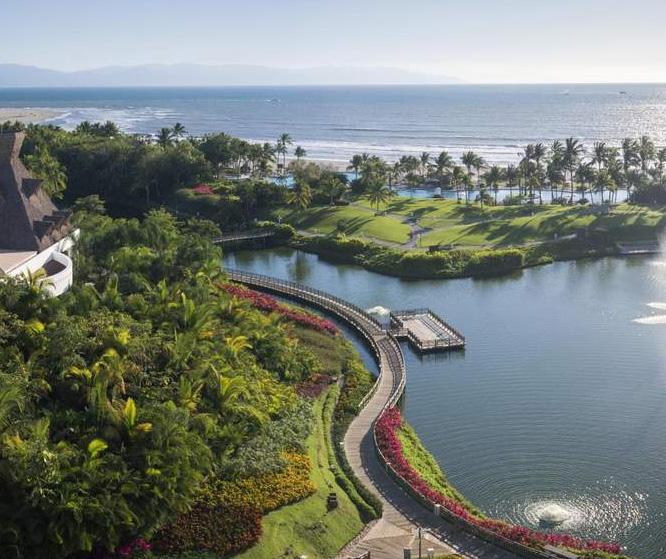 high-end experience full of options: 40 plus restaurants and lounges to try, three golf