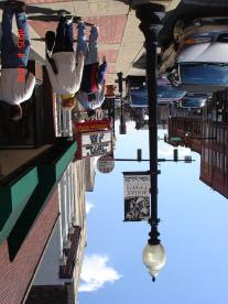 Looking for a place to eat lunch, 12:05 PM Sidewalks were quite narrow; led to the impression that Salem s downtown can