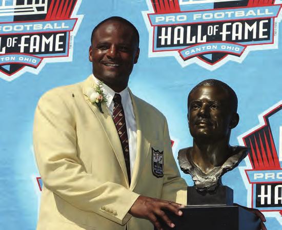 During a 17-year NFL career, Moon played for the Houston Oilers, Minnesota Vikings, Seattle Seahawks and Kansas City Chiefs and amassed 49,325 passing yards, 291 touchdowns and 102 wins.