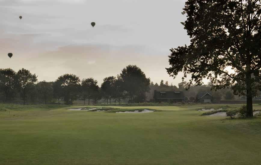 The second hole, a very short par-4 of just 238 metres, poses one of Turfvaert s most exciting risk-and-reward challenges. Here, any club from a driver to a short-iron can be selected on the tee.