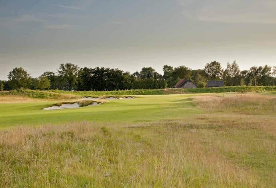 Beware of the five bunkers closely defending this hole, as they can easily turn a birdie chance into a bogie or worse.
