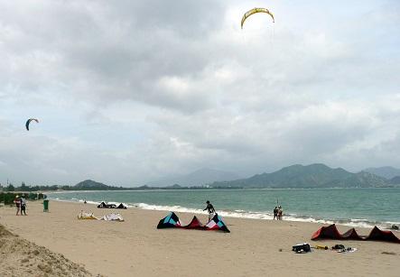Already, Kite Surf Vietnam and other Mui Ne companies are bringing their customers to Ninh Chu Bay. (link).