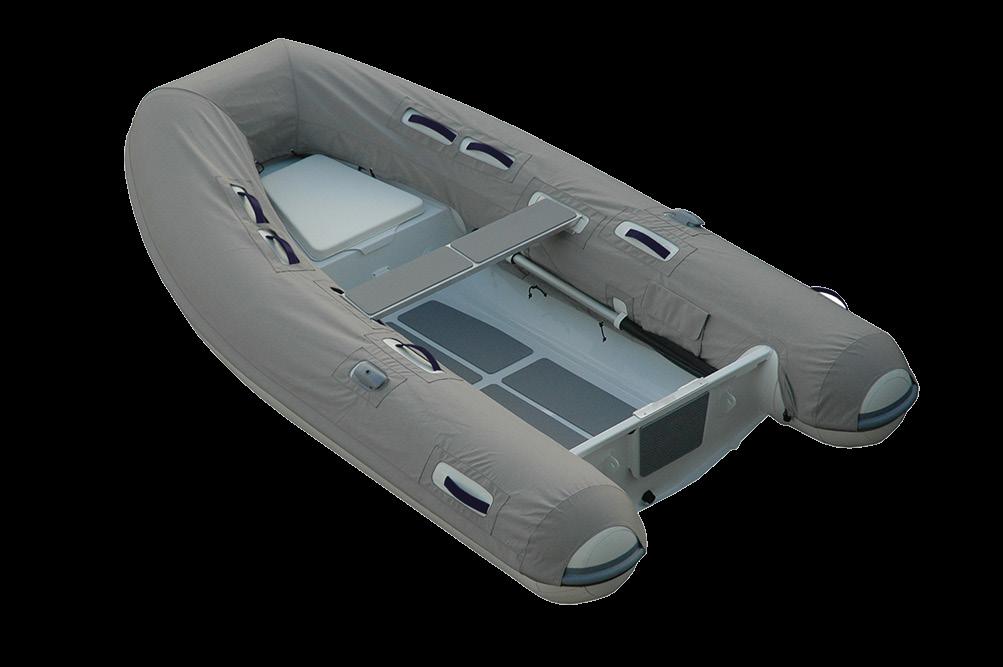 This minimizes spray and maintains stability for the comfort and safety of passengers. Its durable aluminum hull resists abrasions for worry-free trips through shallow coves or to a quiet beach.
