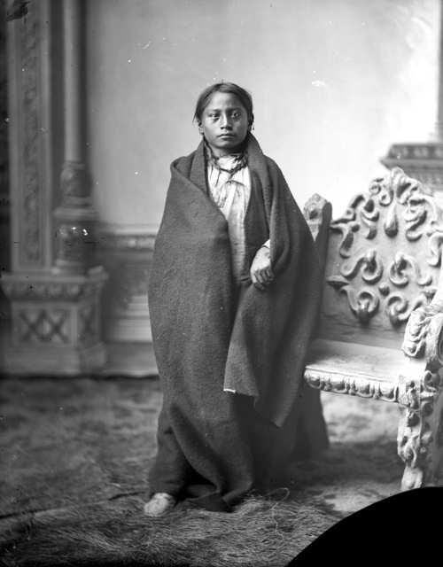 II. Sitting Bull s Family / Wives & children D a t e P h o t o g r a p h / L i c e n s e e D e s c r i p t i o n P i c t u r e 1885 D.F. Barry Crow Foot, Sitting Bull's Son #1 This is a photograph of Sitting Bull's son, Crow Foot, taken by David F.