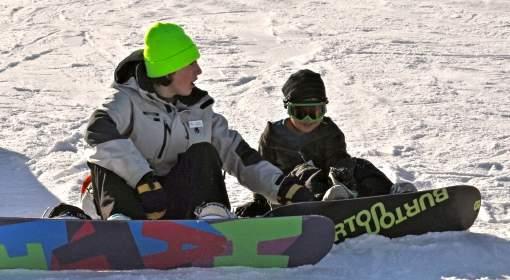 7 YOUTH SNOWBOARD LESSONS Three 1.5-hour lessons, $135 (with rental $145) Discover snowboarding with instructors who specialize in freeriding, ripping the hill, beginning slopestyle, and park riding.