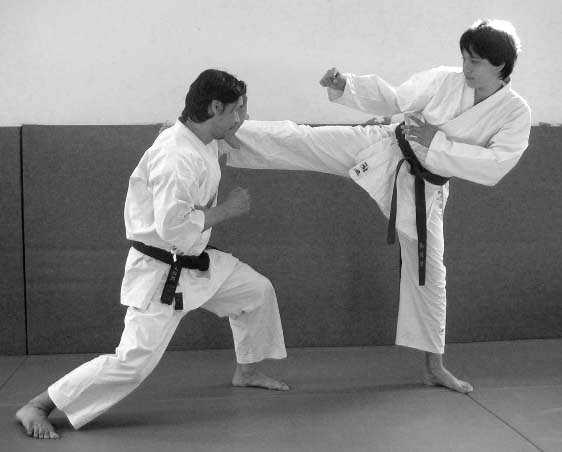 When did you learn teaching? Kazutaka Otsuka : From 22 years old, after graduate the university. At the Dojo, the headquarter office of Wado Ryu.