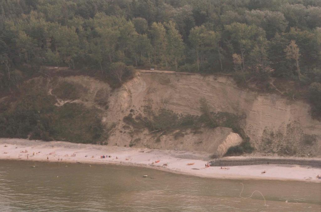 Lee-side erosion beside shore segment