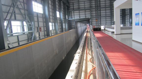 Huaqing Zhang and Baolei Geng / Procedia Engineering 116 ( 2015 ) 905 911 907 2. Main equipment The main sizes of the flume have been given in front.