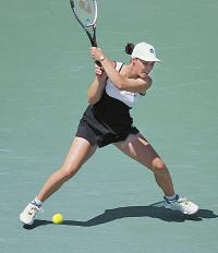 This move saves the players a step and a half on the recovery from the standard hit on the front leg. Notice how Hingis center of gravity is back in the middle of her base of support (both feet).