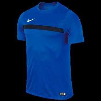 TEAM FALL JACKET The Men's Nike Football Jacket helps keep you warm in the chill with wind-resistant ripstop fabric, a
