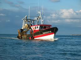 Fishing methods Trawling Trawling is a fishing method which consists of dragging a large bag made