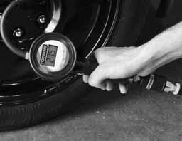 AIR CHUCKS, TIRE GAUGES AND INFLATOR GAUGES COMPACT DIGITAL LEVER-TYPE INFLATOR GAUGE BENEFITS Provides accurate readings for proper tire inflation at a glance Fast inflation and deflation, saves