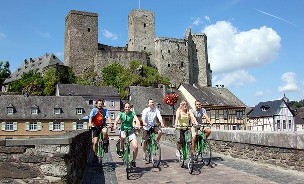 Lahn: Classic individual TOUR DESCRIPTION Between crown and Loreley The Lahn cycle path is a secret tip among bike lovers!