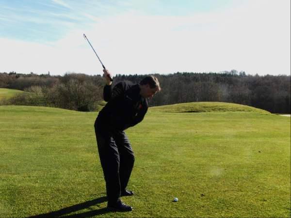 6. Let the Club Swing Freely I have got a cracking drill that will get you swinging the club easily and effortlessly on a great swing shape around your body on a great plane resulting in a good swing
