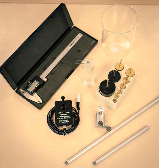 2 Buoyancy Apparatus and Setup Materials Force probe 1000 ml beaker Vernier Calipers Plastic cylinder String or paper clips Assorted bars and clamps Water Attach