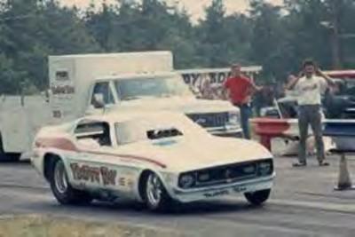 Perry Wyatt Jr. recalls one of his roles, in the 1971 campaign, was publicizing the team. I would get to ride in the ramp truck. Plus, Ray had handouts for this car, and I would pass them out.