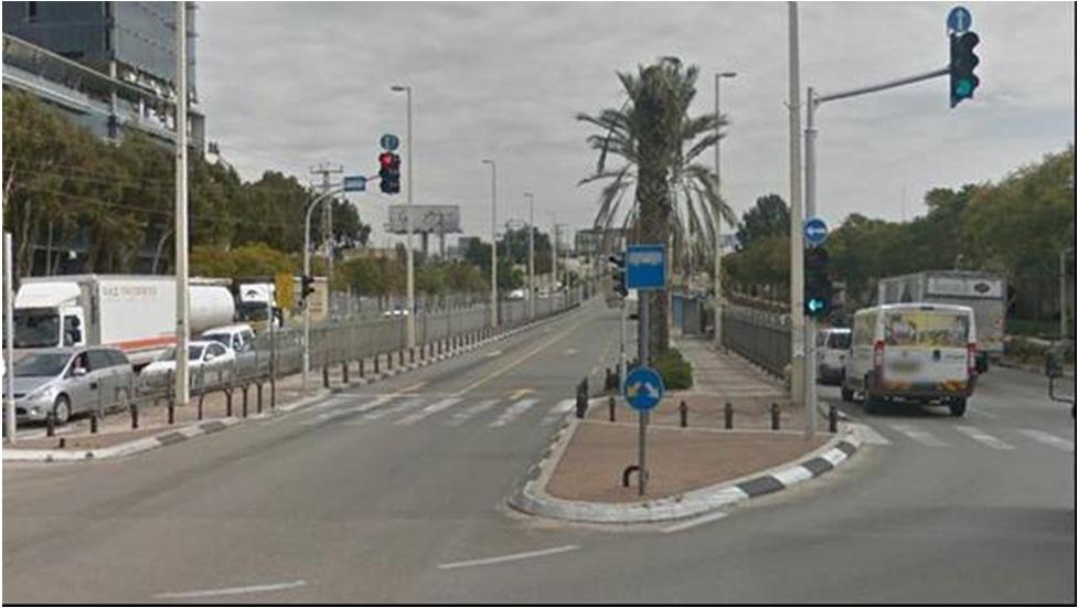 Common PTR features on urban roads, in Israel Bus-lane/corridor in the center of a dual-carriageway urban arterial, with motor vehicle lanes on both sides High traffic volumes and pedestrian