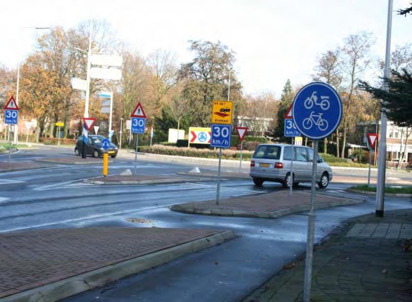 Cyclable and wakalble neighborhoods Pedestrian crossings