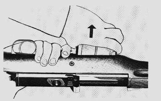 Push the cover forward a few centimeters until it is possible to lift out the receiver cap (safety