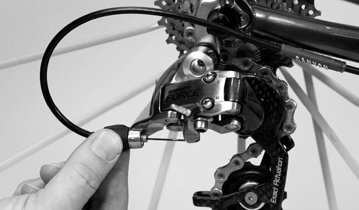 60 GEARS HOW THEY WORK AND HOW TO USE THEM CHECKING AND READJUSTING GEARS 61 The shftng of a gear lever s communcated to the rear deralleur va bowden cable.