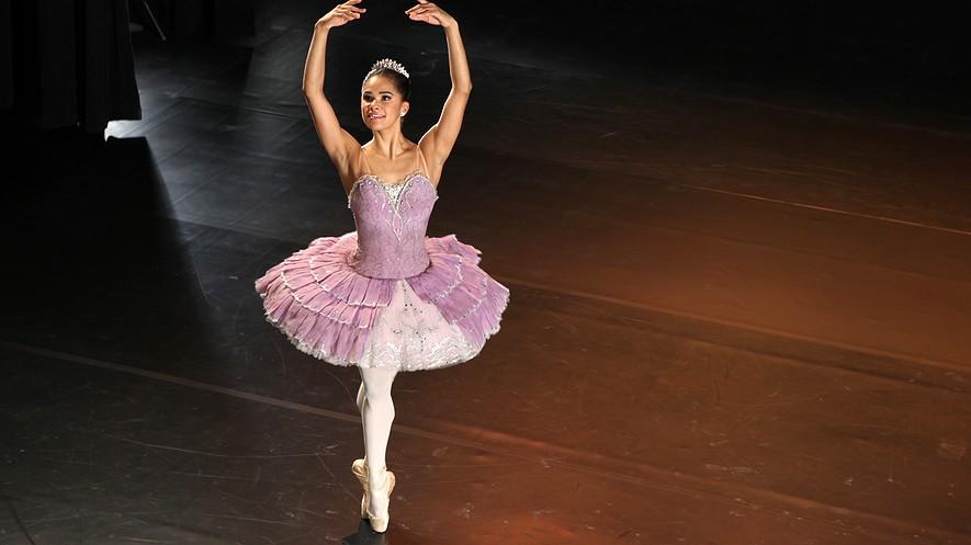 En pointe and on top of world: Ballerina, film star breaks color barrier By Associated Press, adapted by Newsela staff on 11.03.