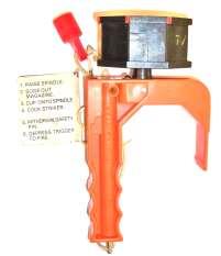 Spigot type compact distress signal mini flare kit using