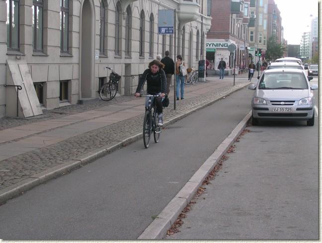 Bike lane to sidewalk Designing cycling capacity on road corridor with