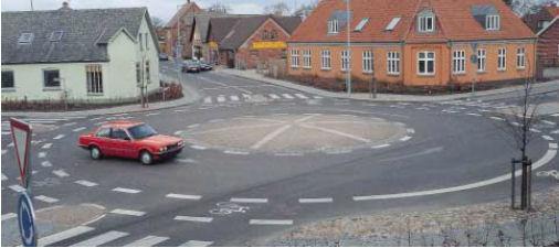 Intersection Designs Roundabouts and Traffic Circles Bike lane on edge Increases