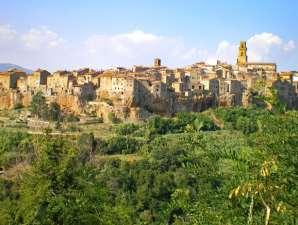 Day 5: The Etruscans in Pitigliano 65 km + transfer Today wonderful roads lead you through breath-taking landscape to the Etruscans, who populated the Maramma region over 2500 years ago.