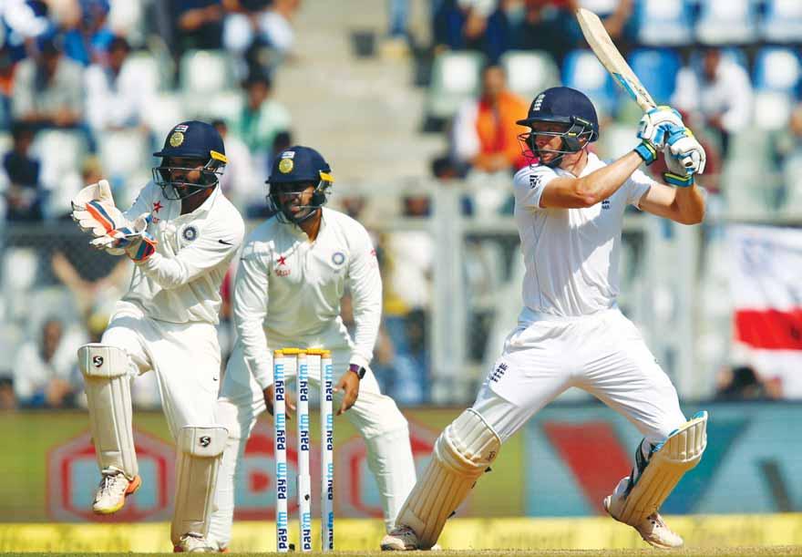 2 Gulf Times CRICKET MUMBAI TEST India make strong start in reply to England s 400 India reach 146-1 at stumps * Ashwin takes six wickets for 112 runs SPOTLIGHT Reiffel suffering from concussion, to