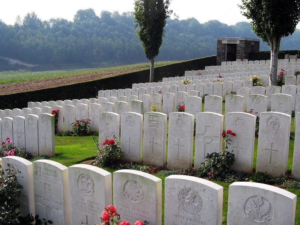 (TB) Bagneux British Cemetery, Gezaincourt Gezaincourt Departement de la Somme Picardie, France On May 5 th 1918 the 1 st Battalion took up their positions in front of Gommecourt Wood (a quiet