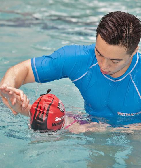 Beginner 1 Advanced Children should be able to swim a minimum of 10 meters freestyle, lifting arms and turning head to breath and swim a basic backstroke lifting arms.