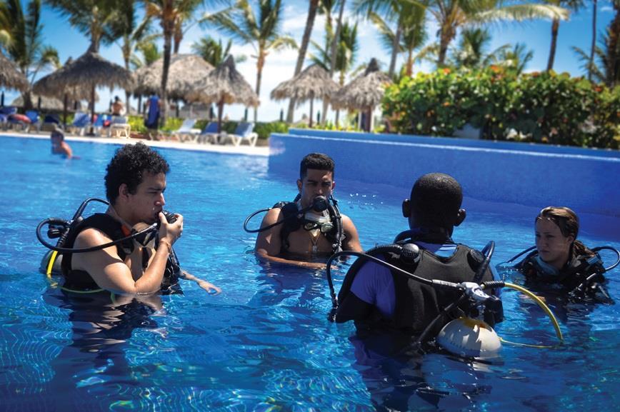 Diving test (Free) This is a complementary activity for those who want to try diving without getting out of the hotel; the diving test is the