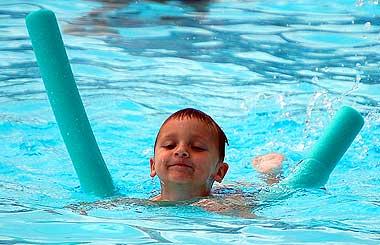 SWIMMING LESSONS FOR AGES 6 & UP Learn to Swim Level 3 Child should be able to swim 5 yards on back and front without support and is able to use alternating leg and arm motions.