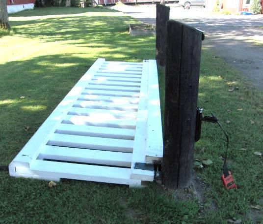 This makes the fence less heavy in a restoration situation and the exact position of the fence is repeatable.