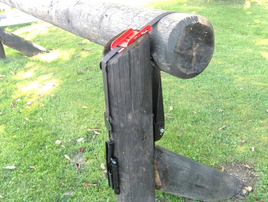Force limiting device on the Post & Pole fence. 2.1.4 Simulating the horse A bale of silage was used to simulate a horse hitting the fence.