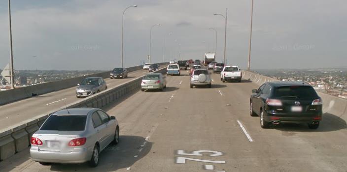 Figure 5: Northbound view of CA-75 on the Coronado Bridge Figure 6: Moveable barrier system in operation Tidal Busway (Eugene Oregon - US) This tidal (or reversible) lane is a partially segregated