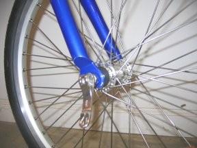 Check for proper installation of the front wheel before each ride: a. Be sure the quick-release lever is in the closed position. b. Lift the bike off the ground and hit the wheel sharply from above to confirm that it is firmly attached.