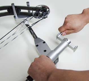 ADJUST THE DISTANCE BETWEEN THE ARMS SO THEY ARE AT A 90 DEGREE ANGLE TO THE CENTER ROD. 3.