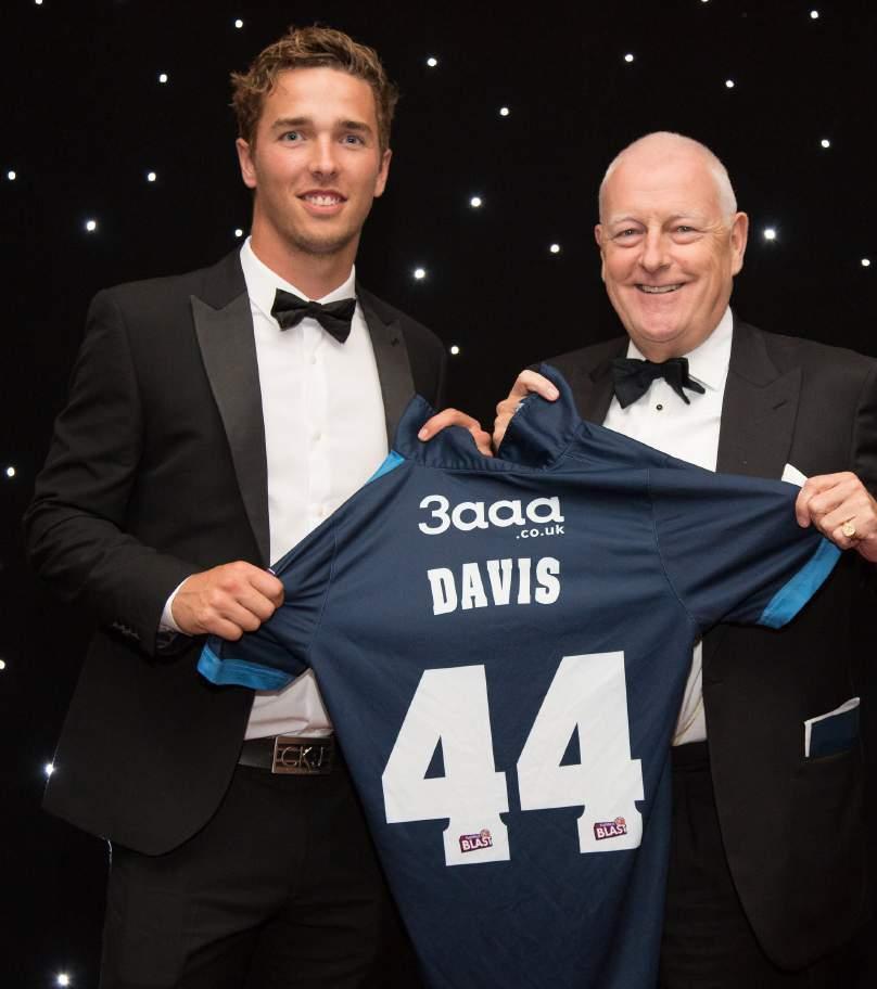 County Crick et Club PLAYER SPONSORSHIP PLAYER SPONSORSHIP Sponsor a player (or coach), increase the awareness of your business and join them at the annual Player of the Year Gala Dinner.