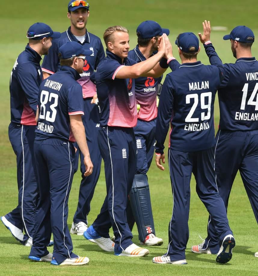County Crick et Club HOSPITALITY PACKAGES ENGLAND LIONS AT THE 3aaa COUNTY GROUND Young and up-coming stars of England cricket take on India A and West Indies A at The 3aaa County Ground.