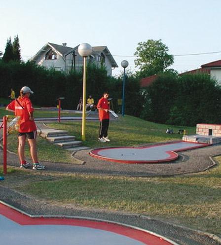 Starting out in minigolf! This brochure is both an instruction guide for minigolf as well as an inspiration for training.