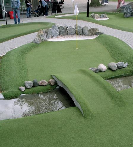 MINIGOLF OPEN STANDARD (MOS) Minigolf Open Standard courses are those built with a surface of artificial grass and are most common in North America and Great Britain.