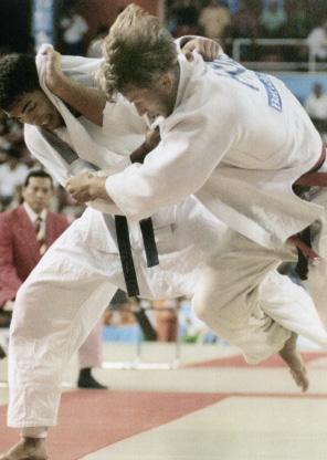 Women s judo appeared as a demonstration sport at the Games in Seoul in 1988 and joined the Olympic programme for the Games of the XXV Olympiad in Barcelona in 1992.