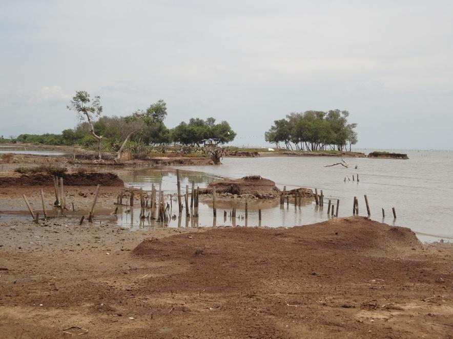 The problems is already damaging the coastal area and the pond has begun to threaten the road connecting to the villages (Figure 6-1).
